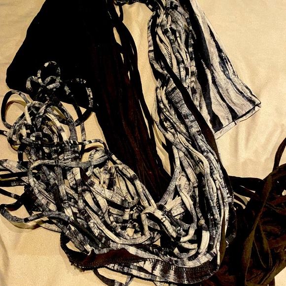 Men’s Scarf - Picture 1 of 8